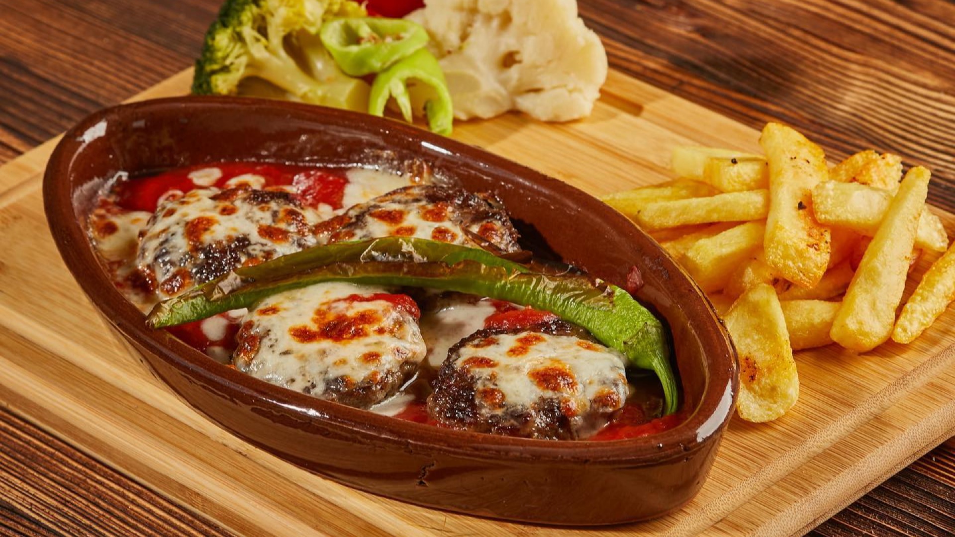 KİREMİTTE KAŞARLI KÖFTE